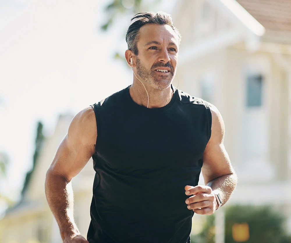 man rrunning without gynecomastia | Arslanian Plastic Surgery Atlanta