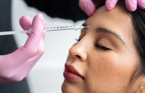 Dr. Arslanian injecting botox